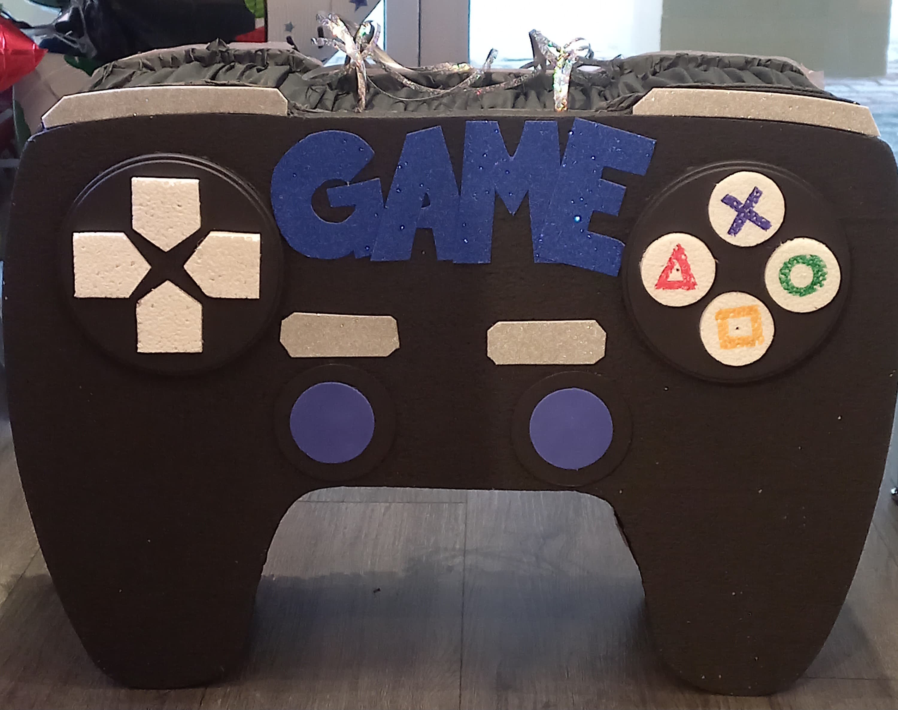 Game on Controller gaming Pinata