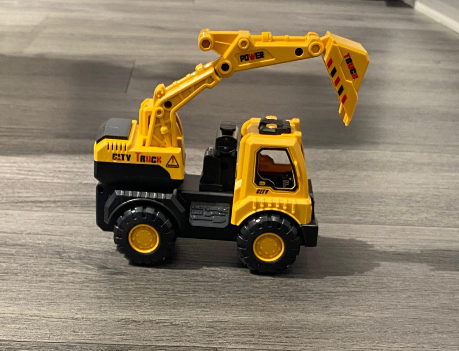 Construction toy truck - Preppy Kids (Grand Bazaar)