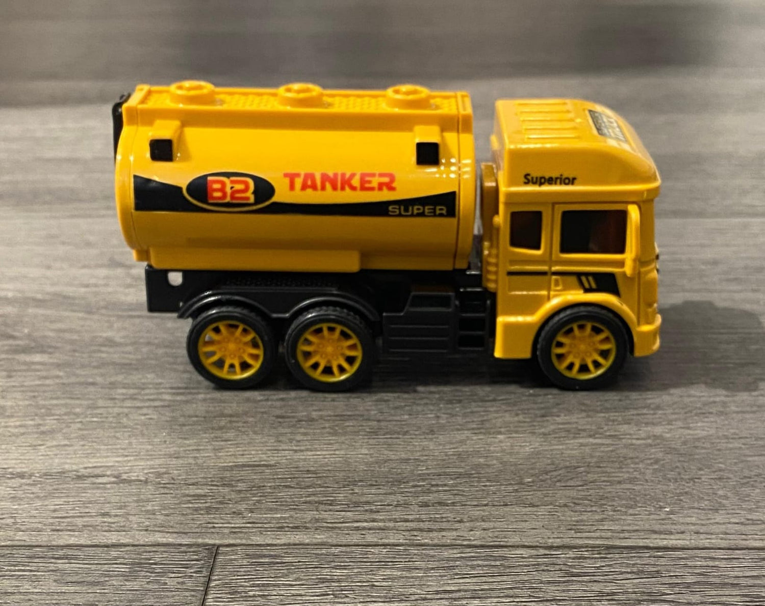 Small  toy truck - Preppy Kids (Grand Bazaar)