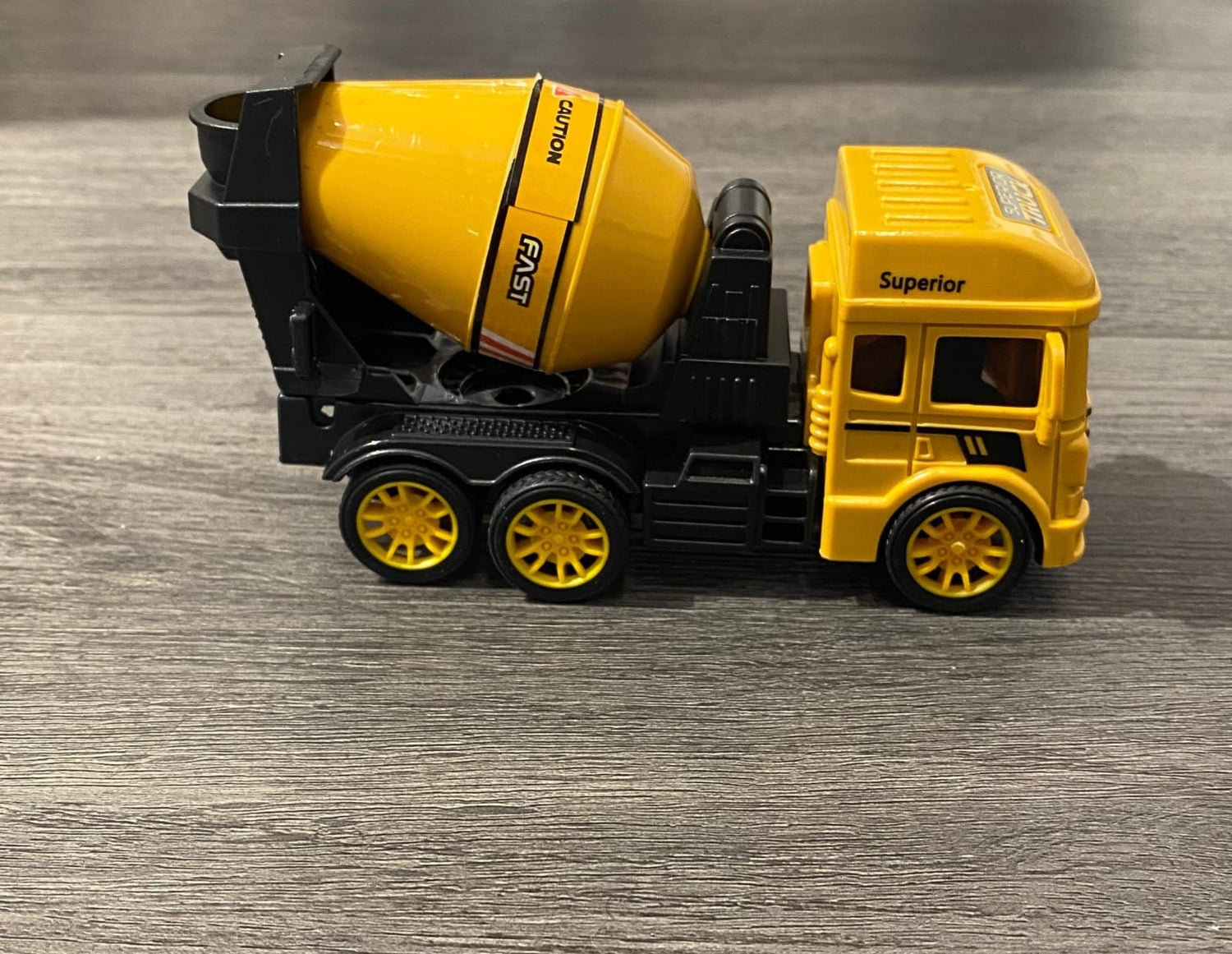 Small  toy truck - Preppy Kids (Grand Bazaar)