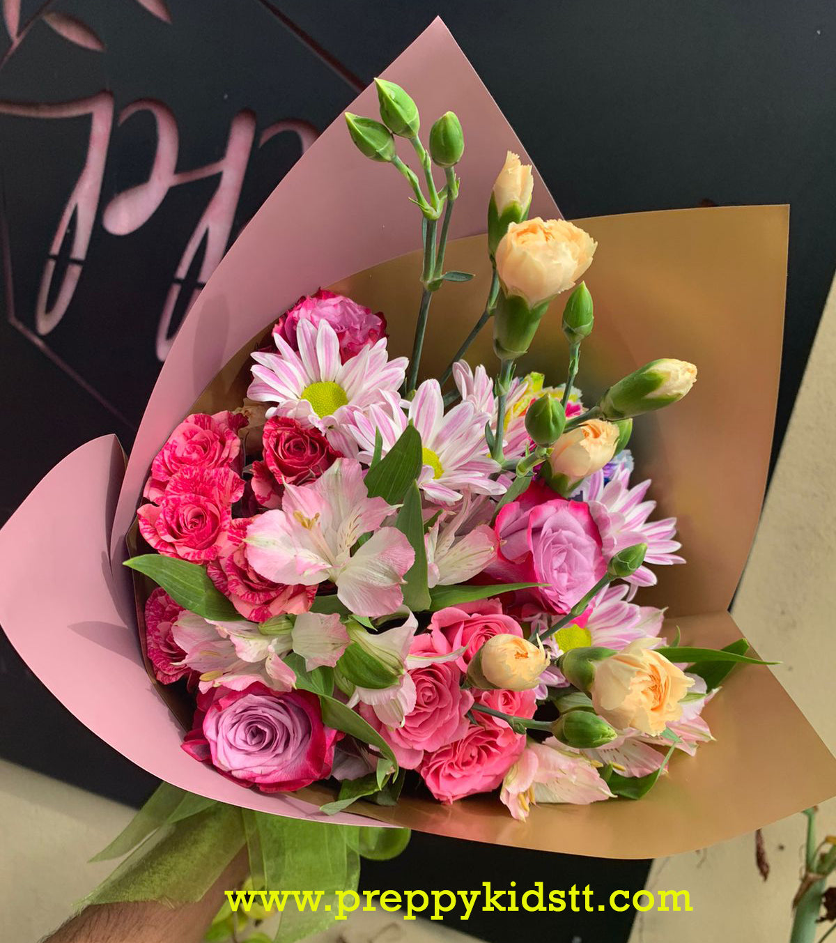 Cabaret Arrangement Roses Bouquet Flowers