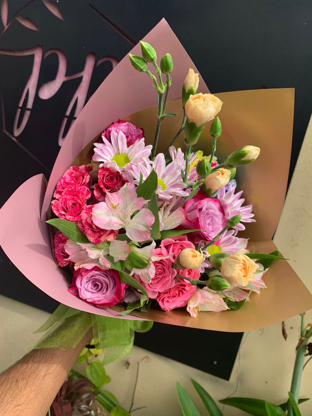 Cabaret Arrangement Roses Bouquet Flowers
