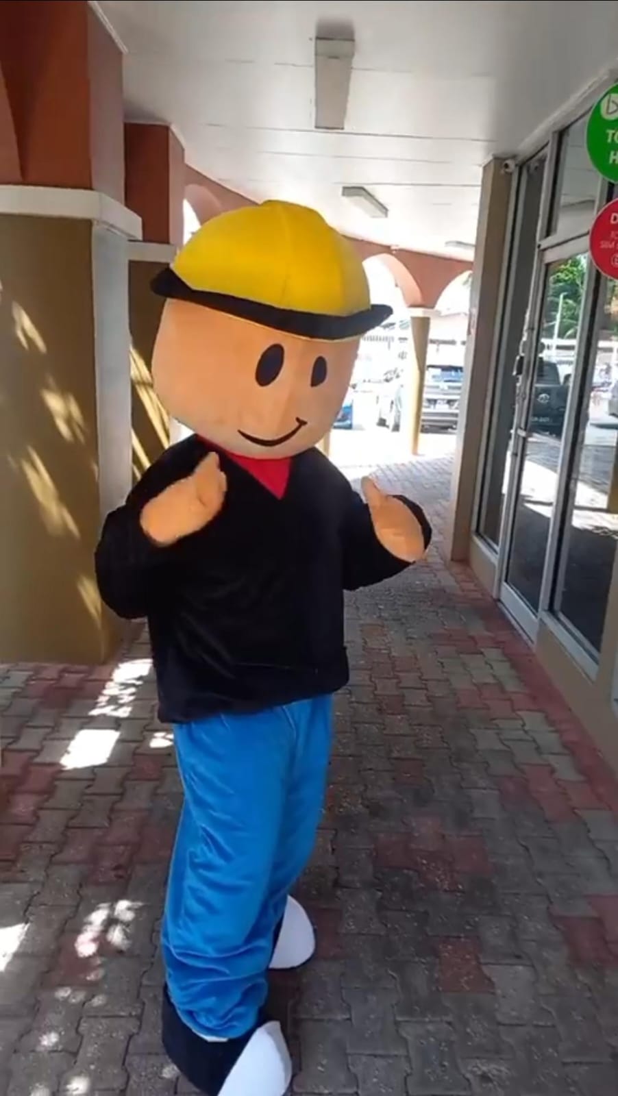 Roblox Builderman Mascot (Rental Only) – Preppy Kids (Grand Bazaar)