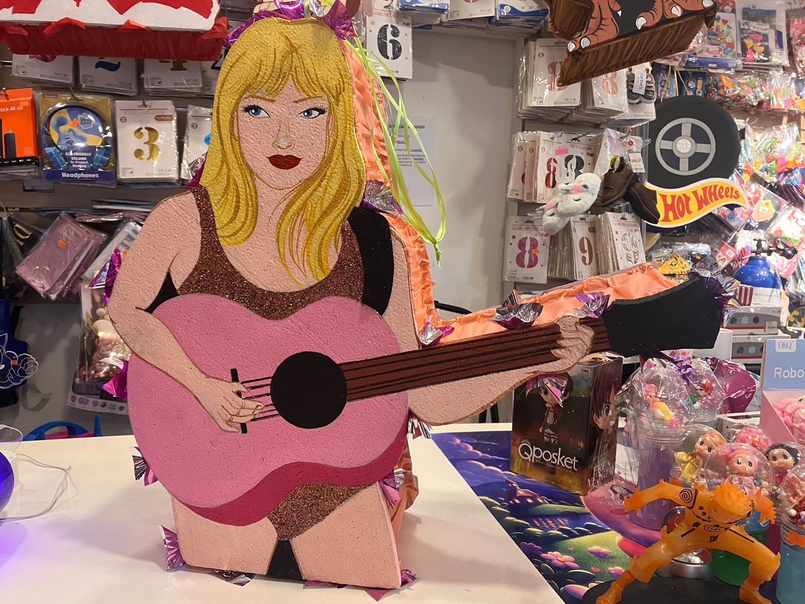 Taylor Swift Pinata