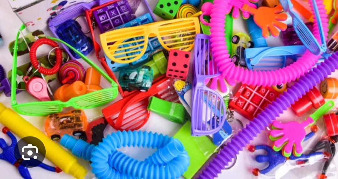 Random Selection Party Favors pack - Preppy Kids (Grand Bazaar)