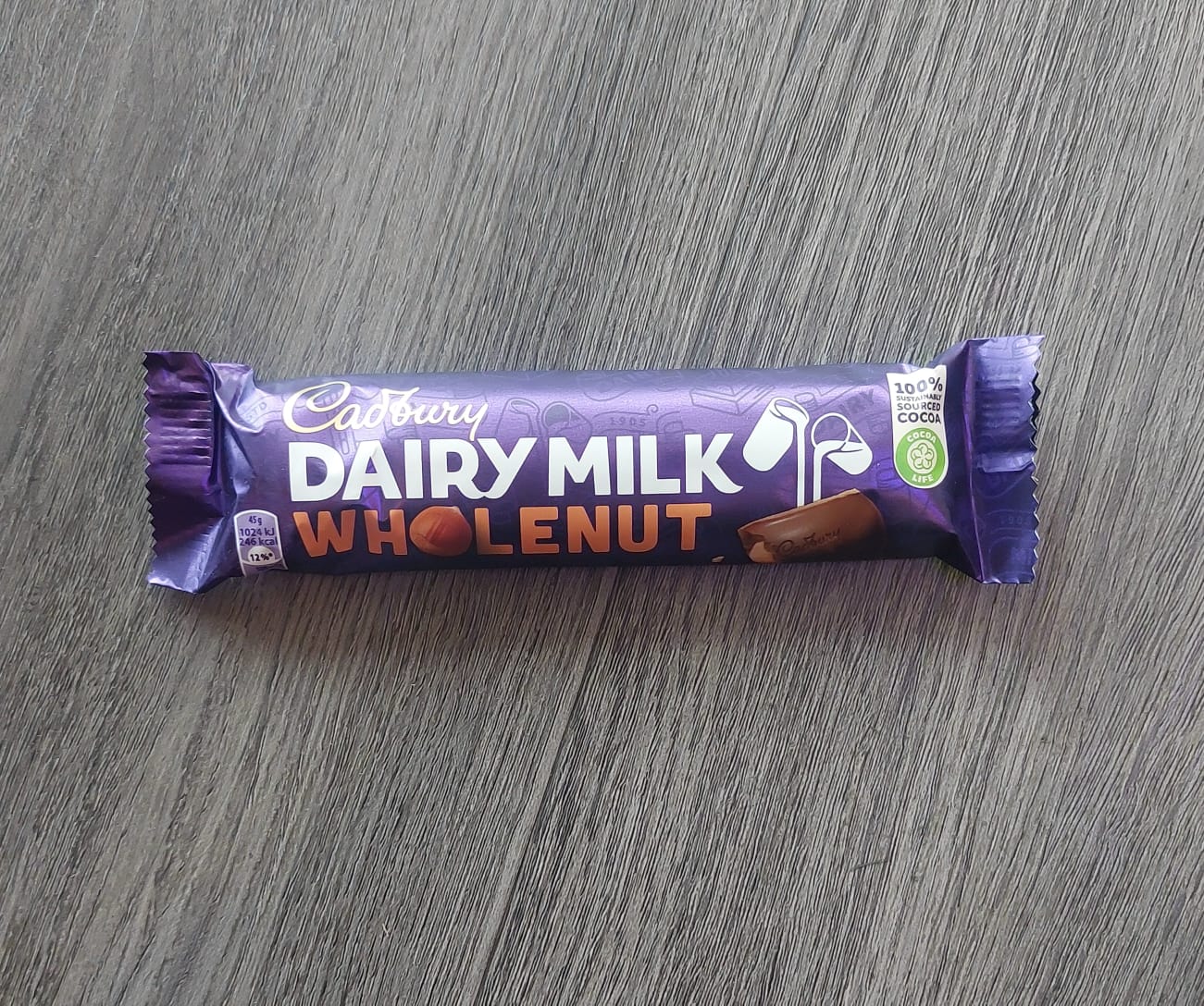 Cadbury Wholenut chocolate (45g) dairy milk