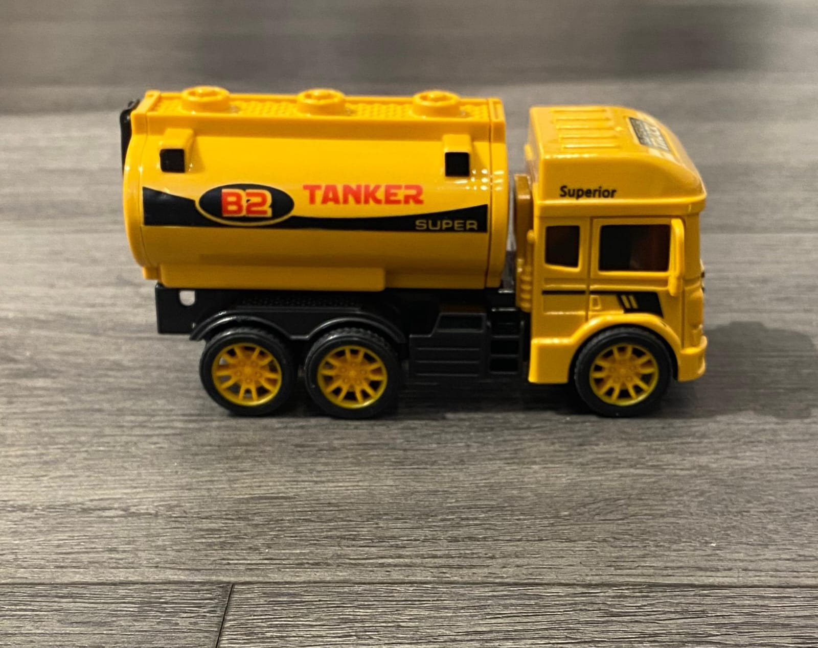 Small  toy truck - Preppy Kids (Grand Bazaar)