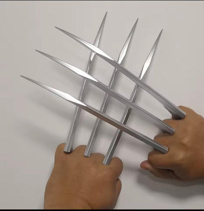 Wolverine costume claws
