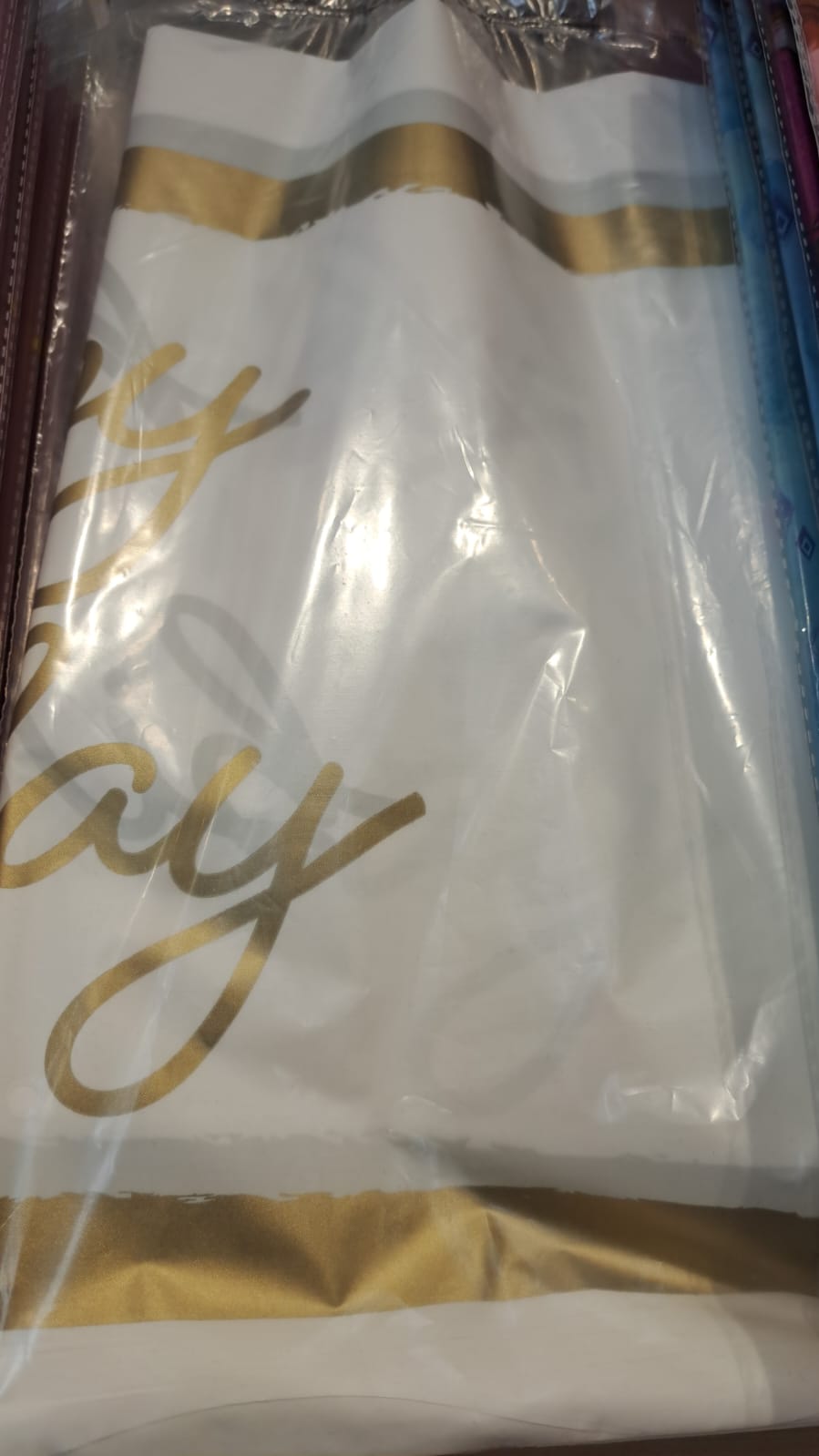 Tablecloth Plastic white & gold with happy birthday - Preppy Kids (Grand Bazaar)